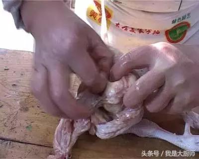 如何去鸡爪鸡骨最简单,大厨秘制凤爪做法