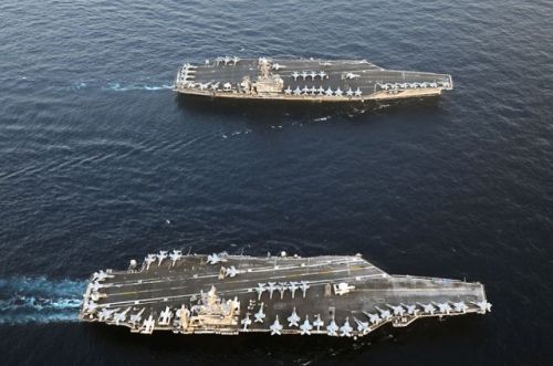 航母夜间打开探照灯,航母夜间起舞