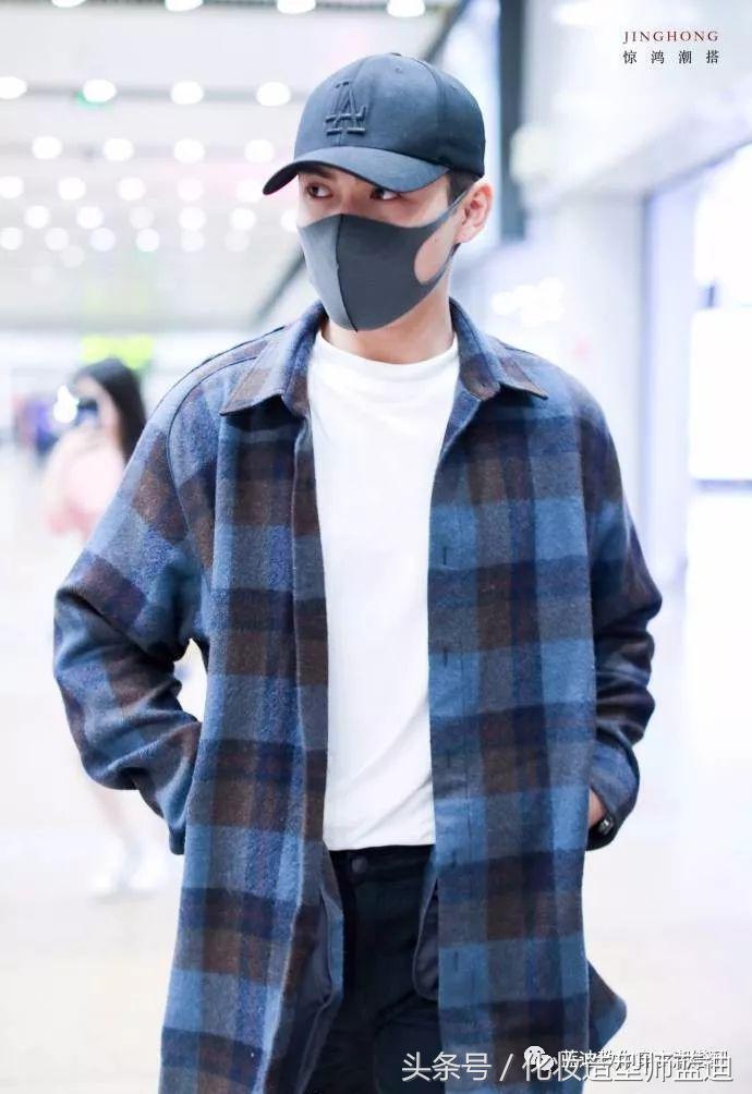 王俊凯一身棒球服,王俊凯机场穿运动套装