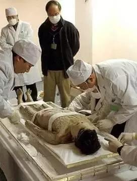 马王堆汉墓棺中藏尸毒,马王堆古尸为何有尸液