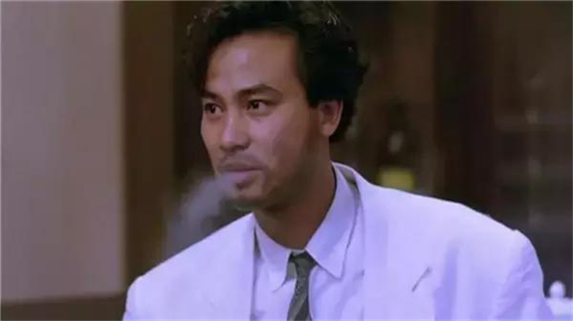 三人同为“达华”，一位已去世，一个背景深厚，第三个是知名奸角