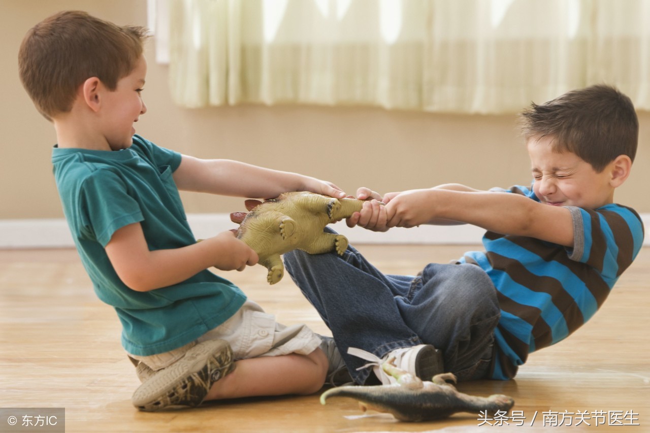 小孩老是脱臼是什么原因,小孩经常脱臼是因为缺钙吗