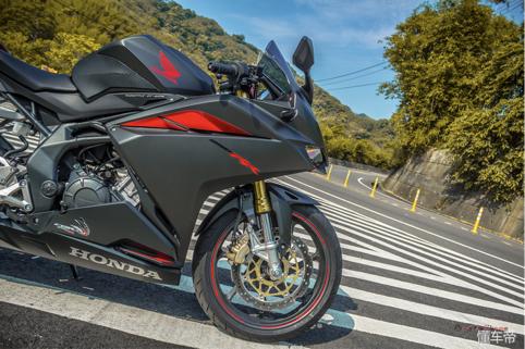 本田cbr250rr四缸水冷跑车,本田cbr250rr是街跑吗