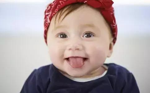 小孩仰头睡觉打鼾侧睡不打鼾,宝宝睡觉打鼾是什么原因