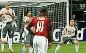 电梯球触球姿势,电梯球厉害还是香蕉球厉害