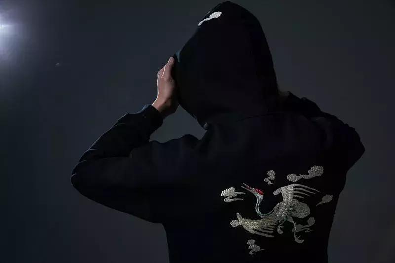 年轻人更爱国产货,对不起我就是喜欢你用日语怎么说