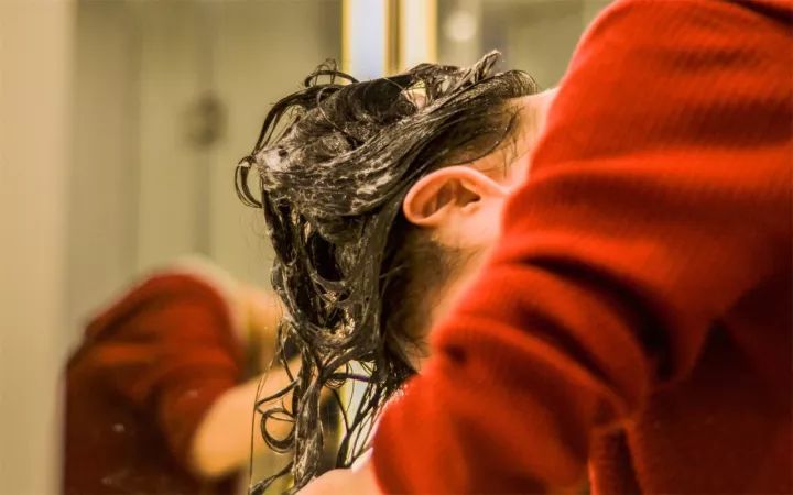 他找来浙大团队，用茶研发洗护用品，成了日本人都在代购的新国货