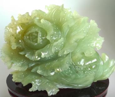 购买和田玉哪个平台最好,和田玉含其他矿物成分值得购买吗