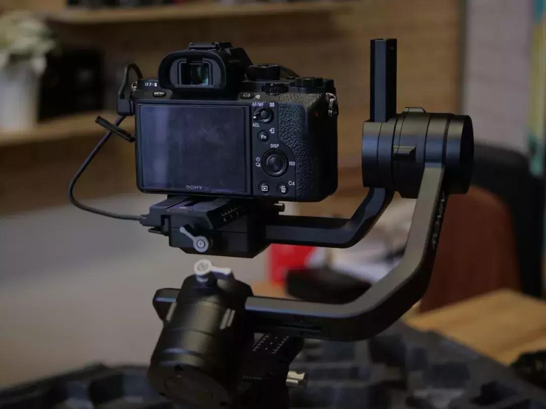 大疆如影s稳定器装箱,大疆如影s相机稳定器竖屏安装