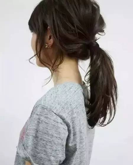 法式慵懒低马尾扎法,慵懒低马尾怎么扎好看