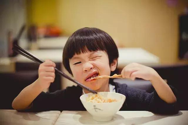 拍小孩首选镜头,拍儿童摄影姿势