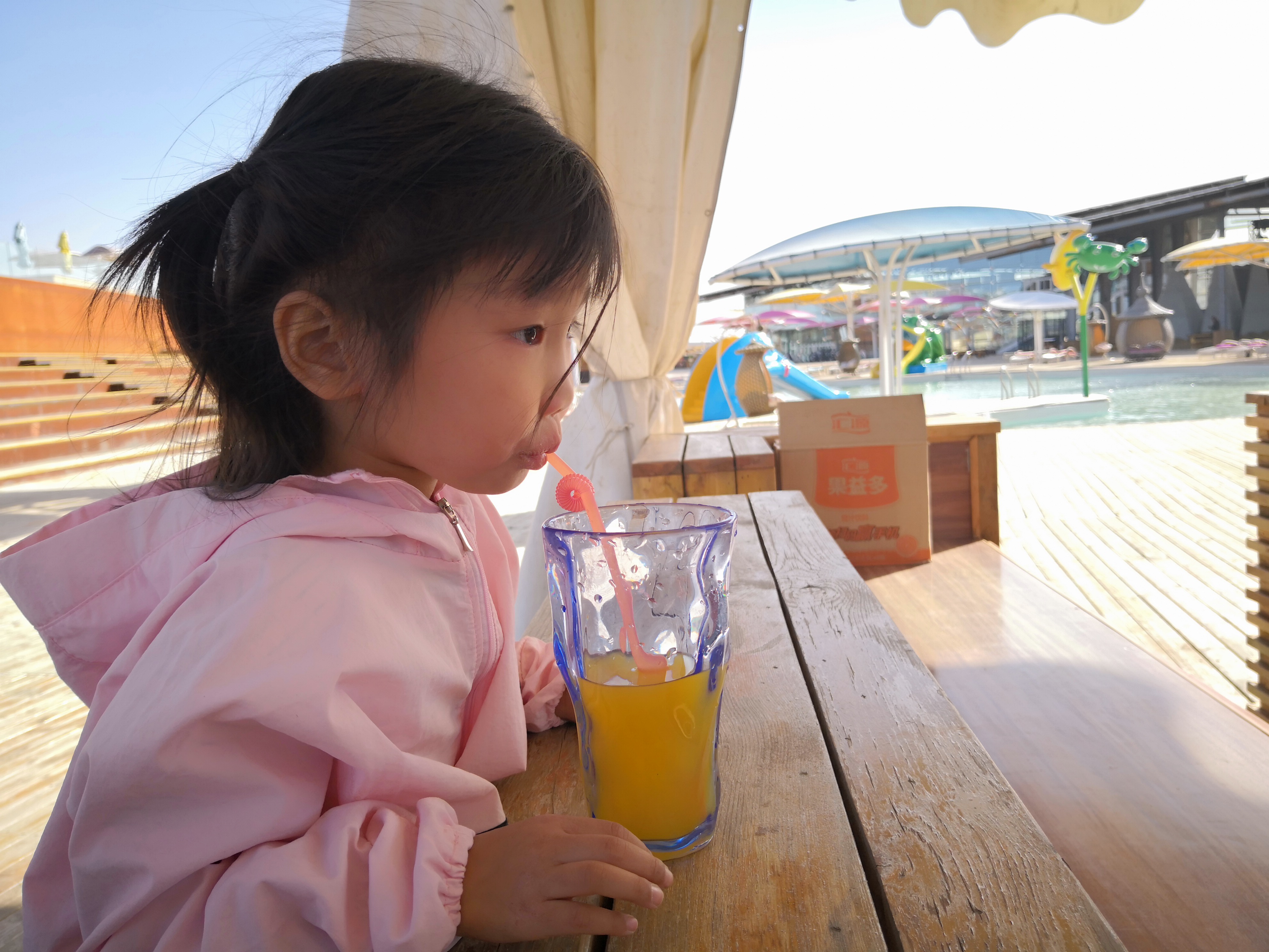 沙漠外星飞船里，与娃共度美好午后时光