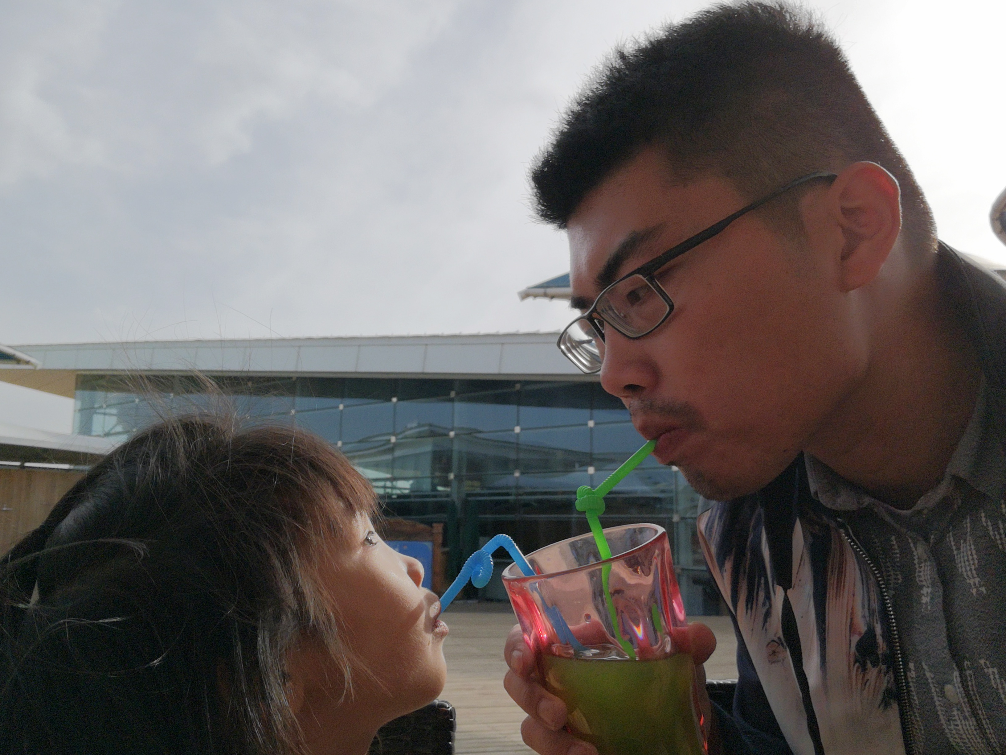 沙漠外星飞船里，与娃共度美好午后时光