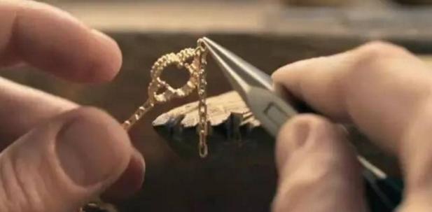 梵克雅宝四叶草项链,最美的就是现在拥有的,多少钱能买到