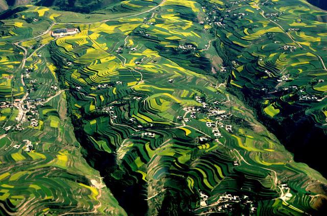 飞机高空拍摄效果图,飞机靠窗风景照片怎么拍