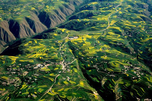 飞机高空拍摄效果图,飞机靠窗风景照片怎么拍