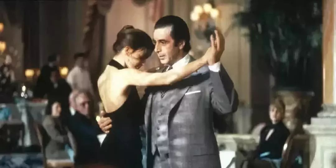 这个夏天，买什么香水才配得上掏空钱包置办的小美裙