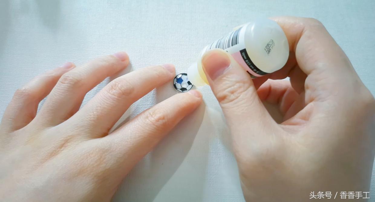 热缩片自制小耳钉,热缩片做耳钉教程手绘