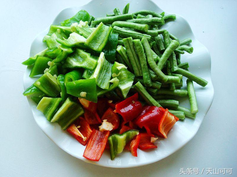 炒豇豆的时候特别炸怎么办,炒豇豆如何不硌牙