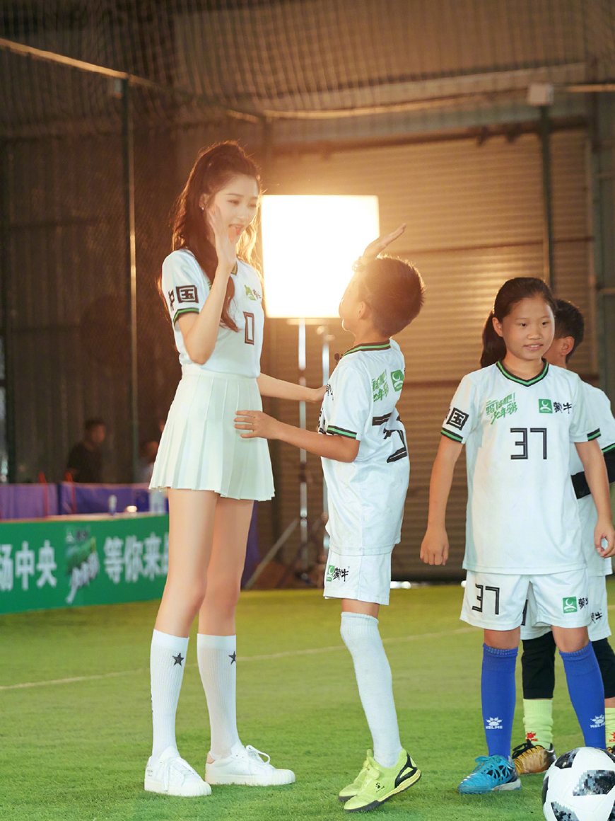 杨幂关晓彤穿衣打扮,关晓彤杨幂杨颖身材