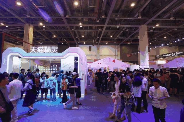 杭州人对未来的好奇心彻底爆发！10多万人在江边“看到了未来”！