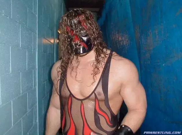 罗曼雷恩斯穿捍卫者防弹衣,wwe罗曼高光时刻