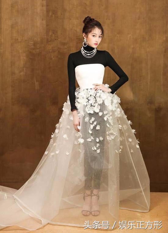 关晓彤打足球,关晓彤踢馆的视频