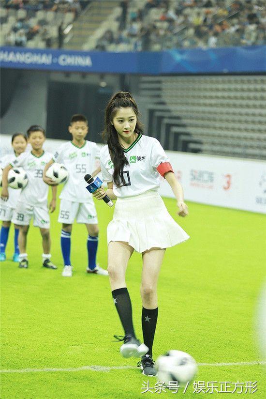 关晓彤打足球,关晓彤踢馆的视频