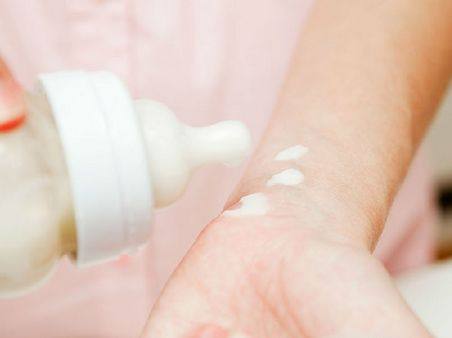 三个月宝宝突然不喝奶粉什么原因,八个月宝宝不想喝奶粉是什么原因