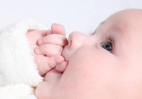 新生儿异常的现象有哪些怎么辨别,新生儿有哪些症状需警惕