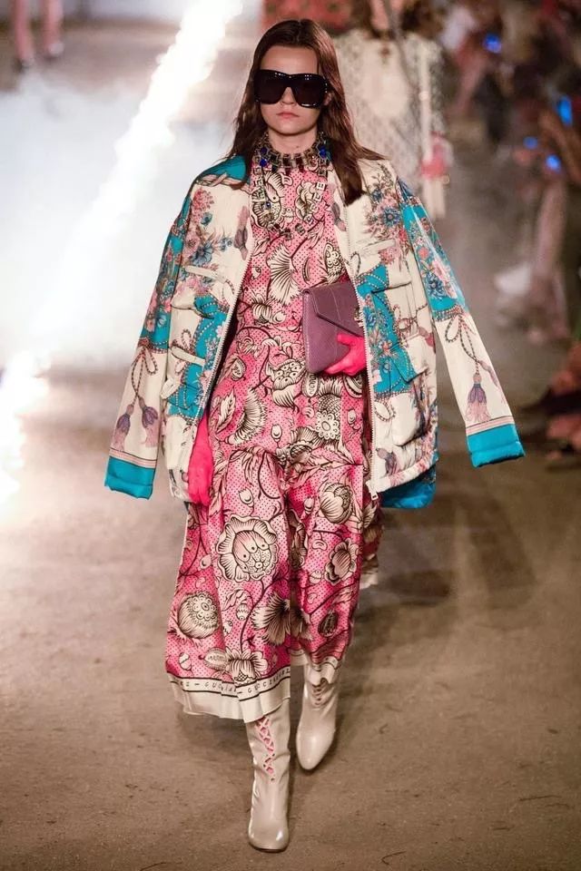 在“鬼”火重重的墓地看秀，是GUCCI给了你勇气