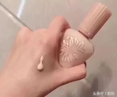 夏日化妆底妆推荐哪款好用,夏季底妆斑驳怎么办