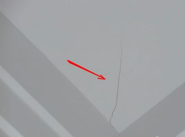 石膏板吊顶怎样保证不开裂不变形,吊顶转角石膏板7字角为什么开裂