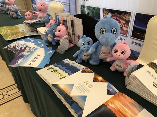 长白山天池和西湖,美丽而令人向往的长白山天池