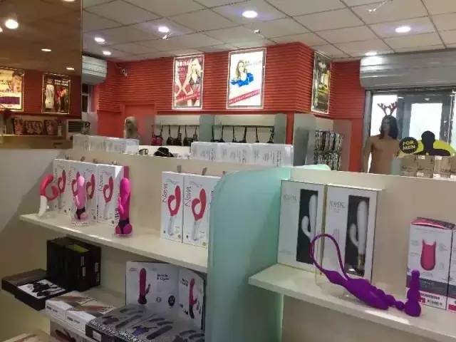 负债百万！89年美女三年开店4家*人用成品**，逆袭百万富婆