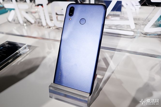 荣耀play正式发布“吓人的技术”竟然是它！