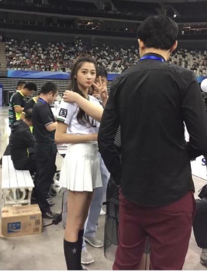 关晓彤甜蜜暴击表白,关晓彤拥抱鹿晗甜蜜暴击