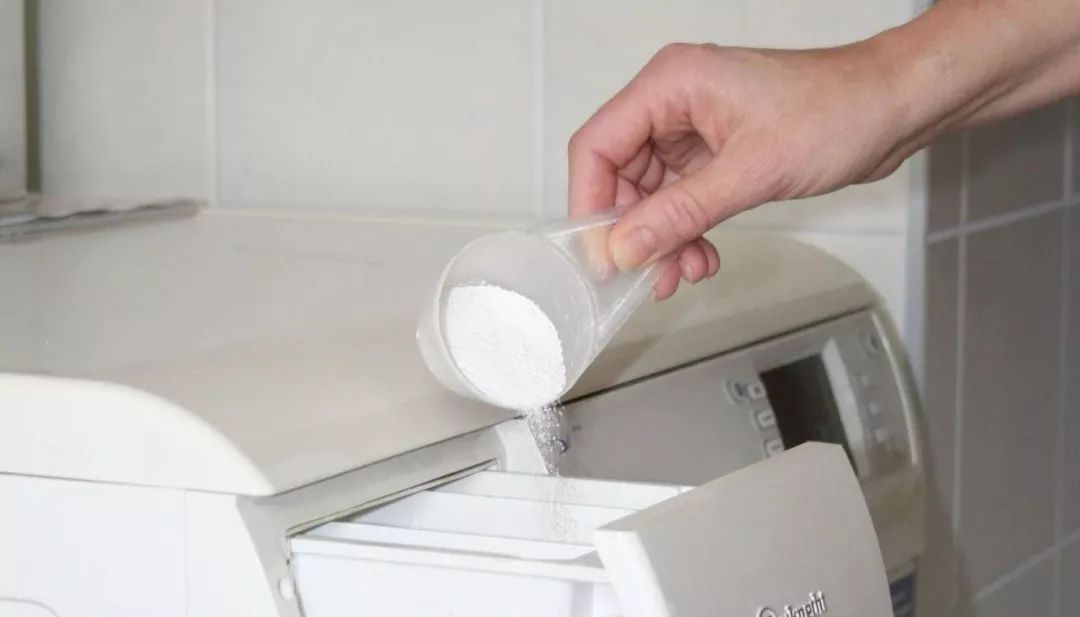 洗衣粉里的磷怎么清洗,洗衣粉污渍用什么去除