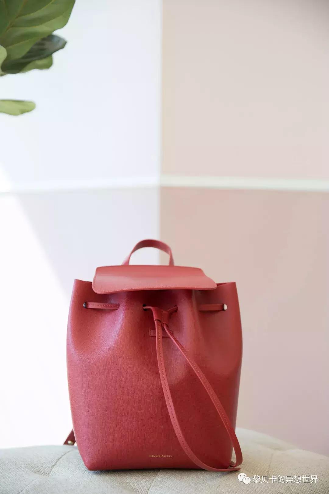 她们买了不少包，但天天背的还是这几个