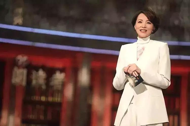 董卿回归的视频,董卿重回舞台