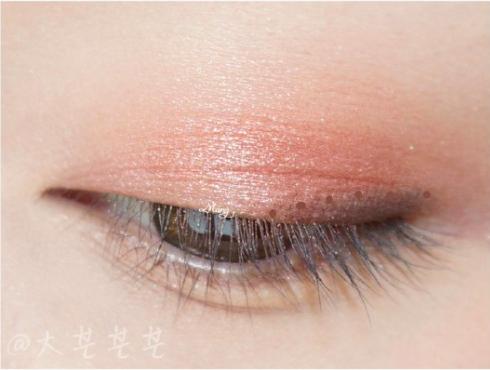 零基础新手一学就会的眼影画法,新手单色眼影的自然画法教程
