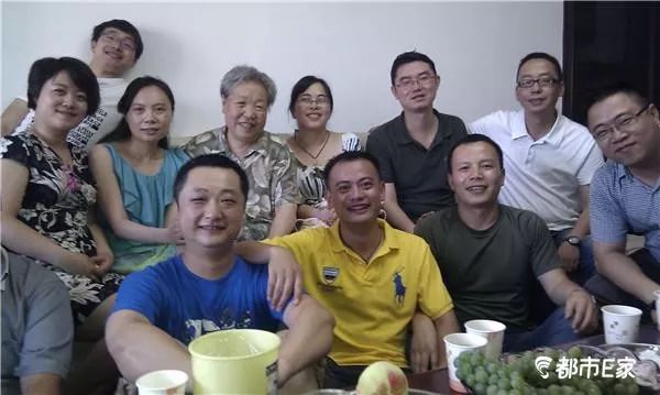 老照片回到年轻时的模样,80后高中毕业老照片回忆