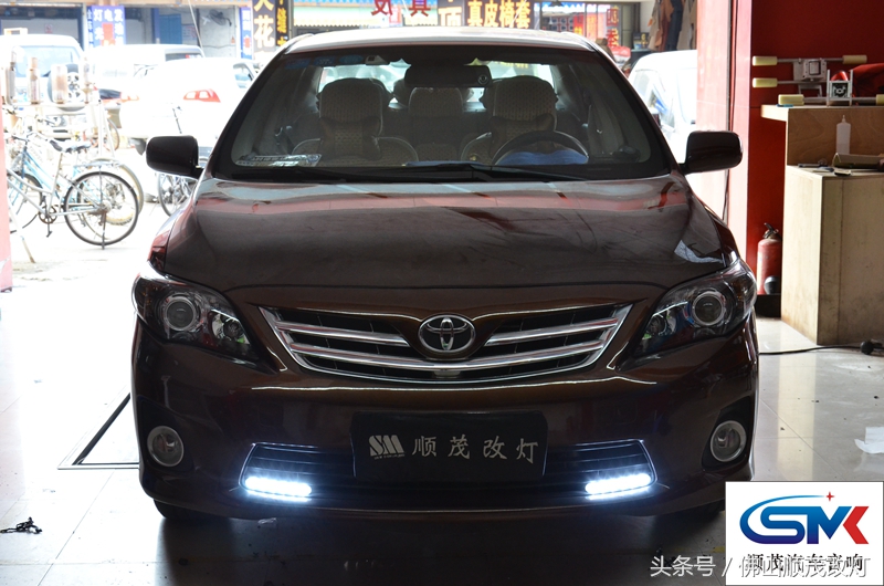 卡罗拉车主换了LED灯，对着墙看很开心，结果到了晚上就哭了