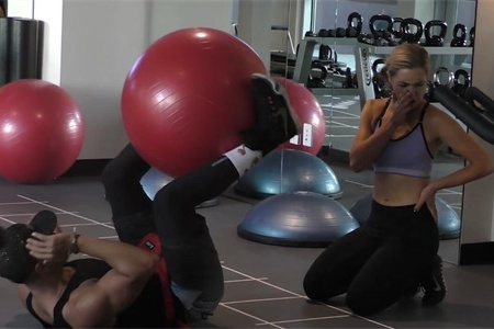 健身教练带着练和自己练的区别,健身教练训练惩罚