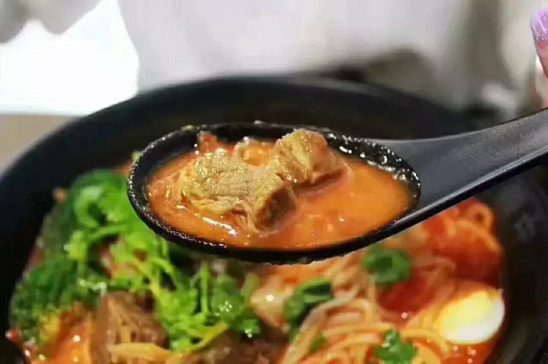 绍兴最适合看世界杯的地方！利济桥直街开了家罗罐中，人气火爆！