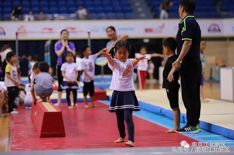 这个六月,看新区这群娃娃挥汗如雨战金陵!