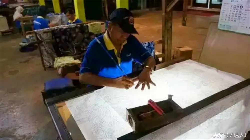 布罗莫火山要走多远,布罗莫是活火山吗