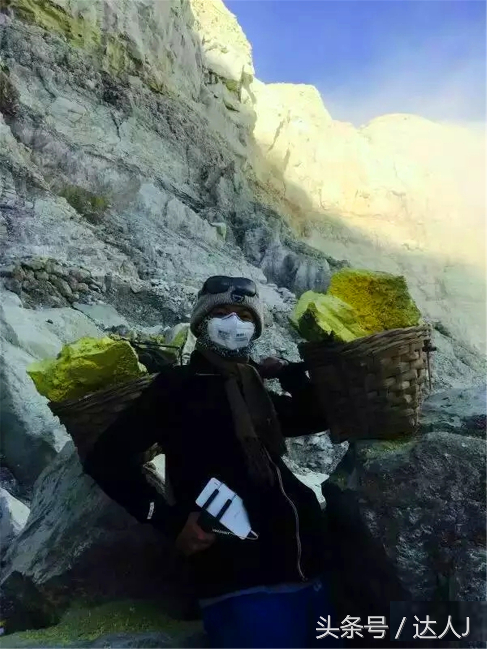 布罗莫火山要走多远,布罗莫是活火山吗