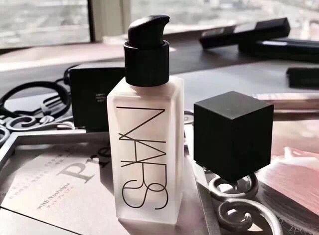 夏季必备宇宙最强粉底液大盘点！解救油皮星人，你用的在里面没？