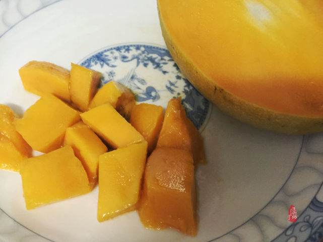 出去游玩回来就想吃的,第一次尝试水果披萨好看又好吃